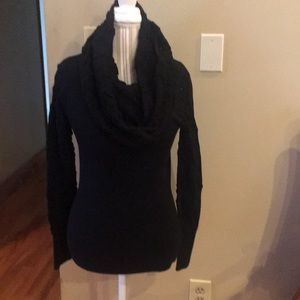 Knit lightweight pullover. Small